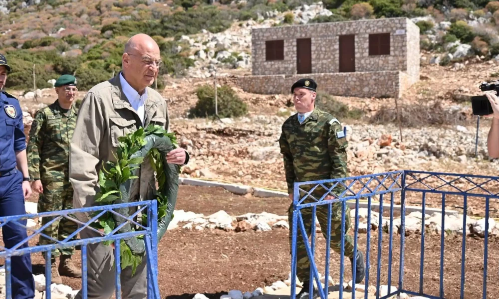 Δένδιας: Επισκέφθηκε επιτηρητικά φυλάκια στη Μεγίστη